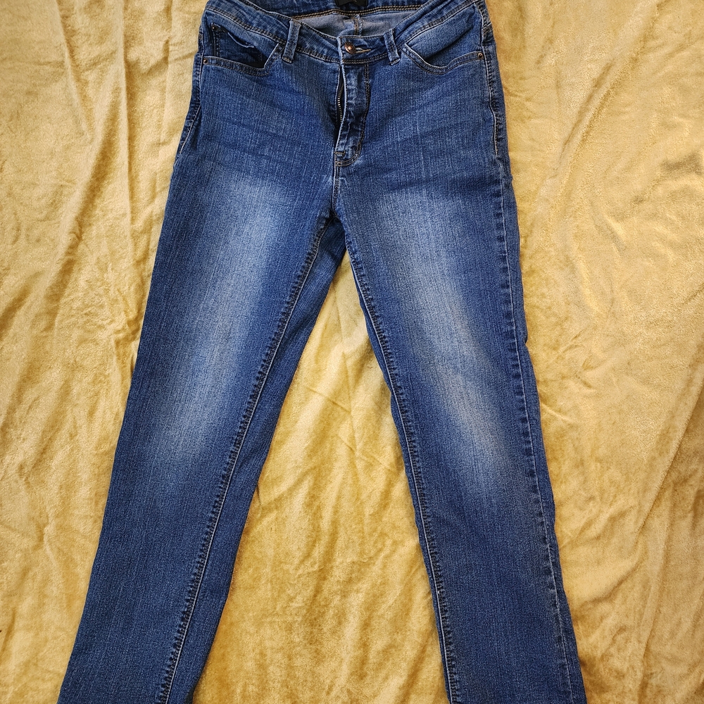 Womens Classic Straight Leg Jeans